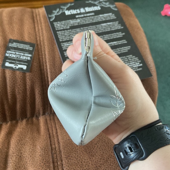 Travel Pocket - Picture 4 of 4